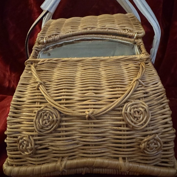 NWT limited edition Kate Spade “Vita Riva Wicker Car Bag” - Picture 4 of 10